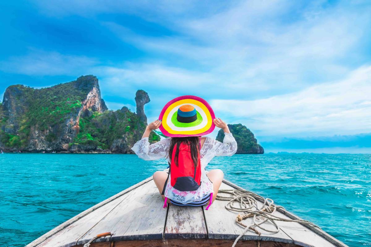 fliggy-agoda-woman-travel-china